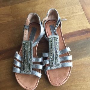 Nurture gray sandals
